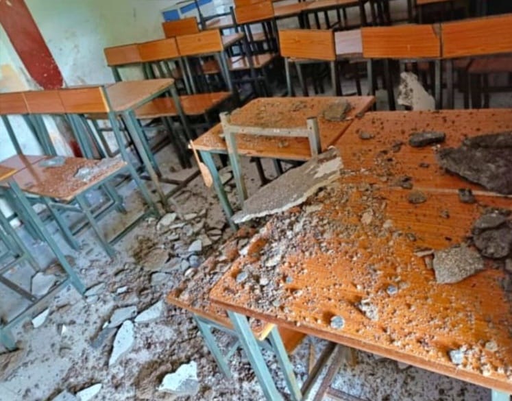 government school roof visor collapsed major accident averted in Ujjain