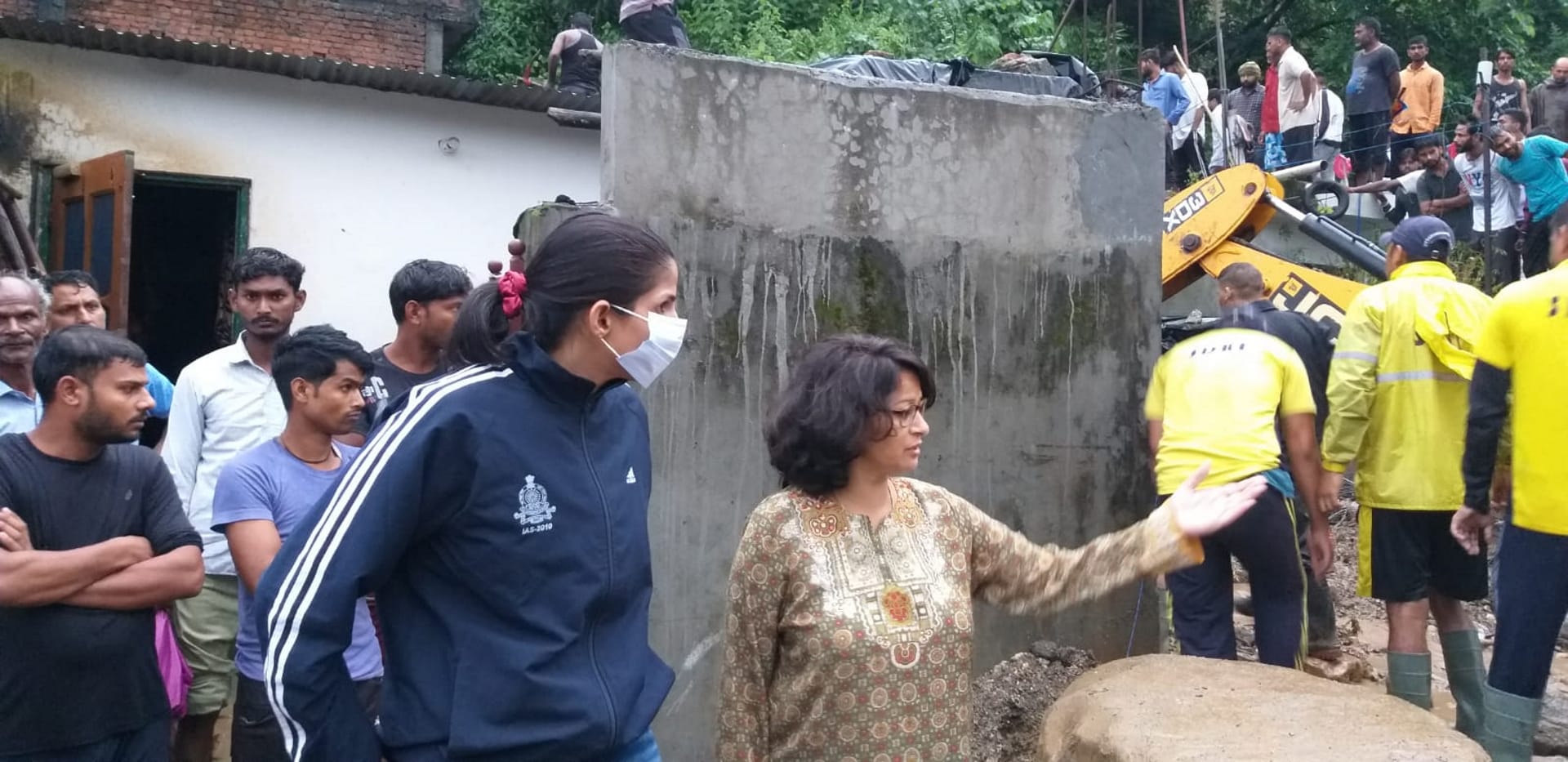 Heavy rain in Uttarakhand eight-day-old child and Two women died due to debris