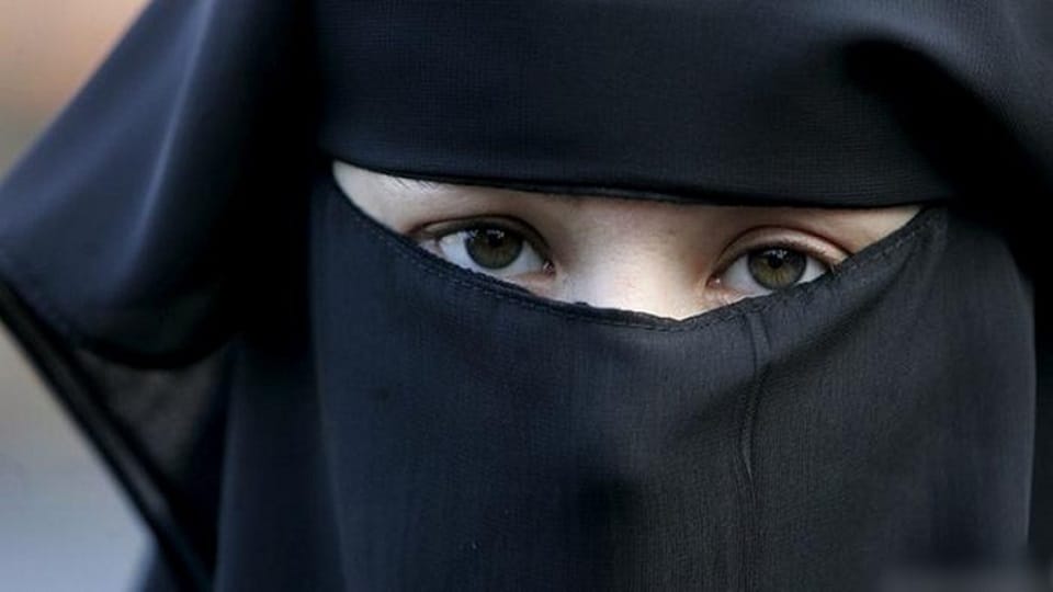 hijab row, man attacks on Two Iranian women with yoghurt