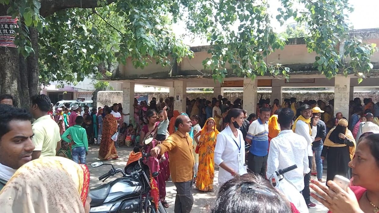 Increased viral fever, cold patients, crowd in district hospital