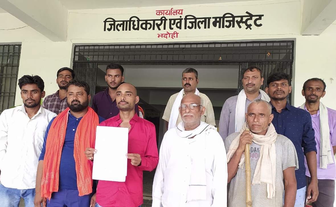 Villagers demonstrated about bad road