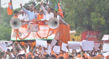 BJP State President Bhupendra Chaudhary reached Lucknow, BJP workers gave a grand welcome