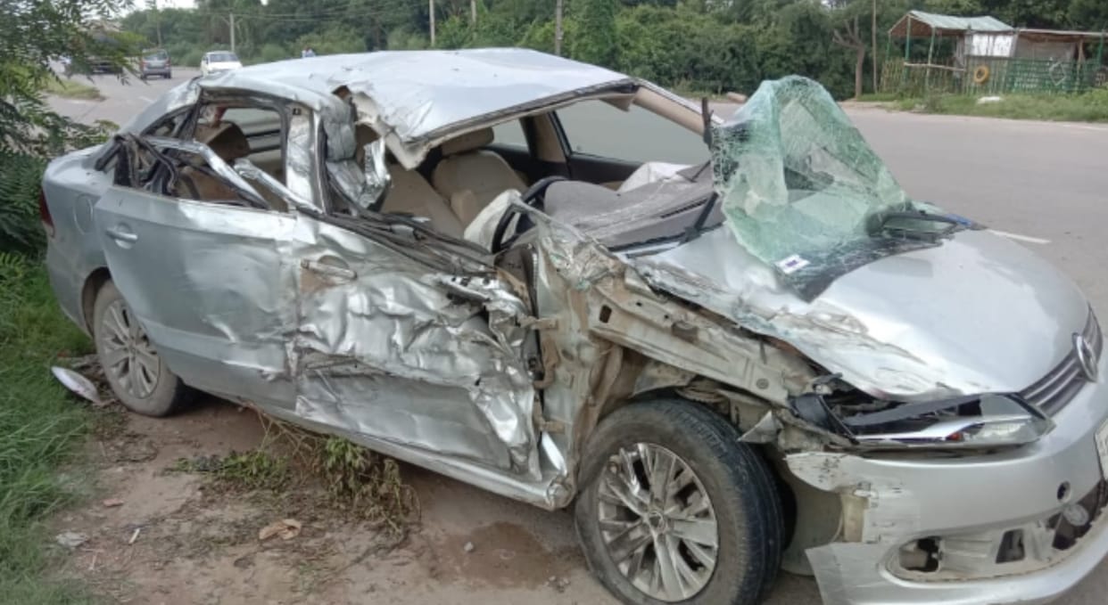 Sultanpur Accident: Doctor's engineer son dies in road accident, younger son's condition critical