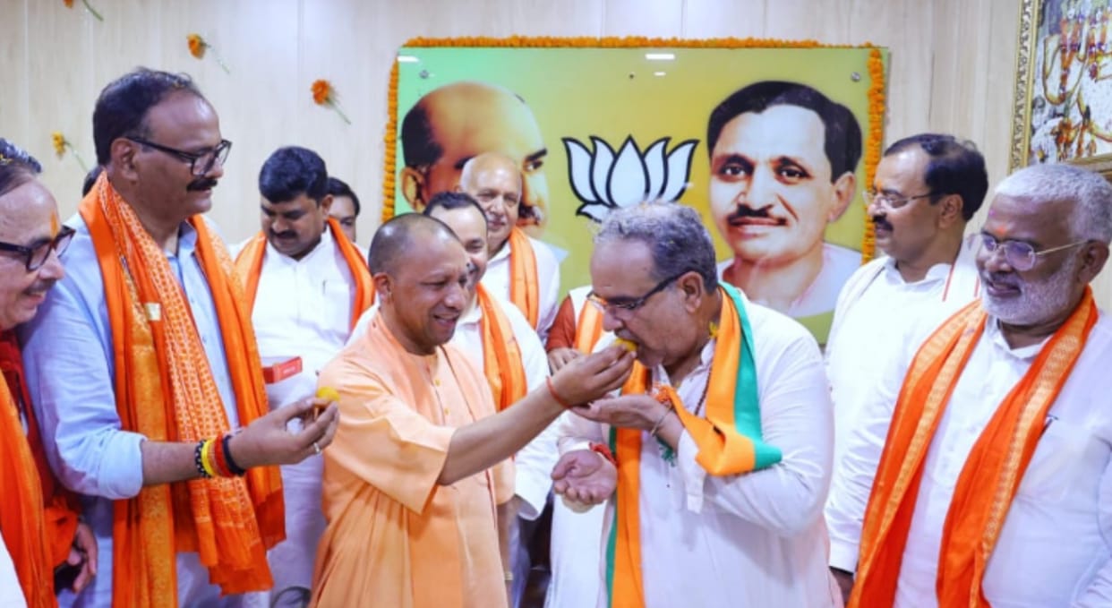 BJP State President Bhupendra Chaudhary reached Lucknow, BJP workers gave a grand welcome