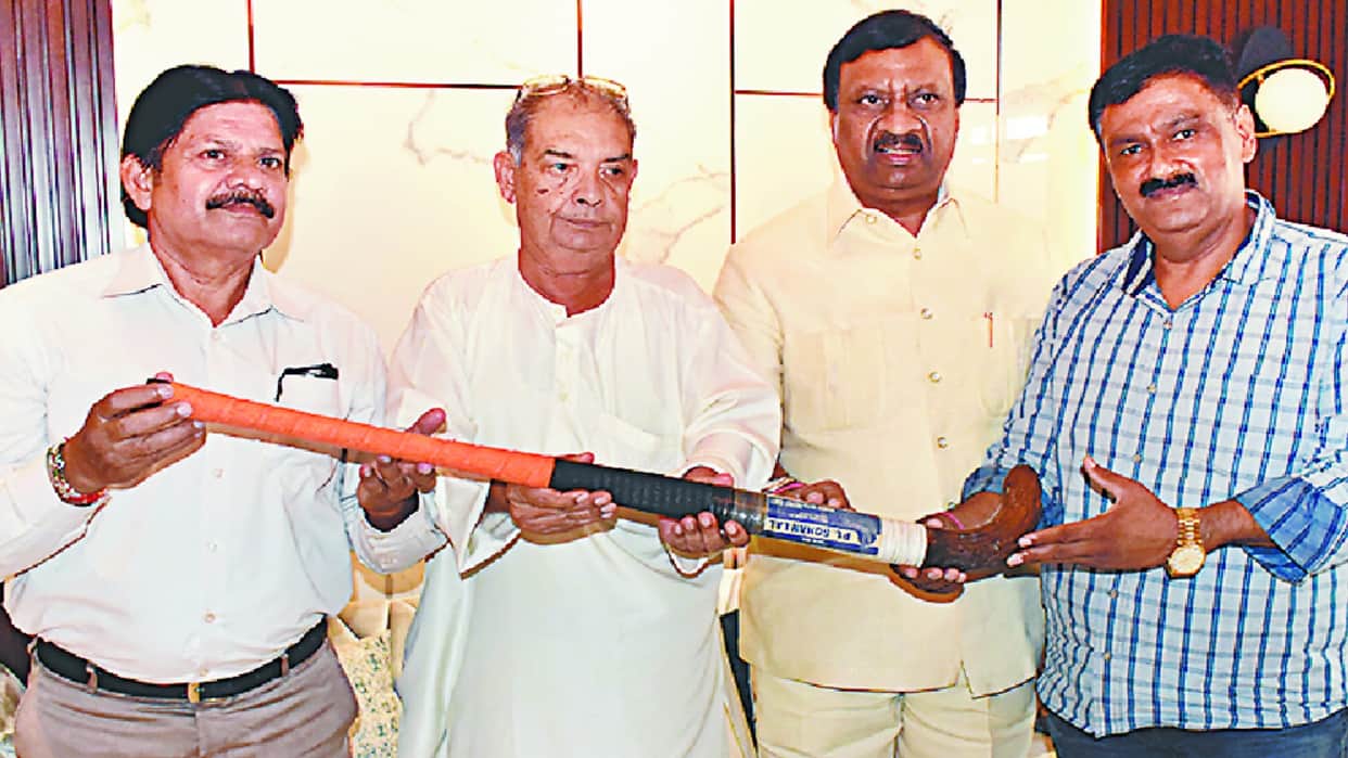 Hockey magician had defeated in Meerut to foreigners, now Dadda hockey will be seen in the film