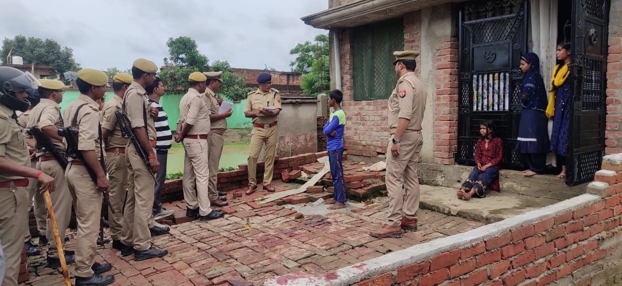 Uncle-nephew stabbed each other to death in a dispute over six inches of land