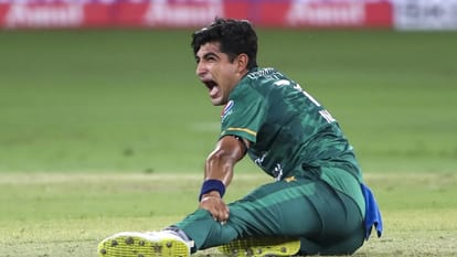 big blow for Babar Azam team Pakistan fast bowler Naseem Shah may be out of the World Cup 2023