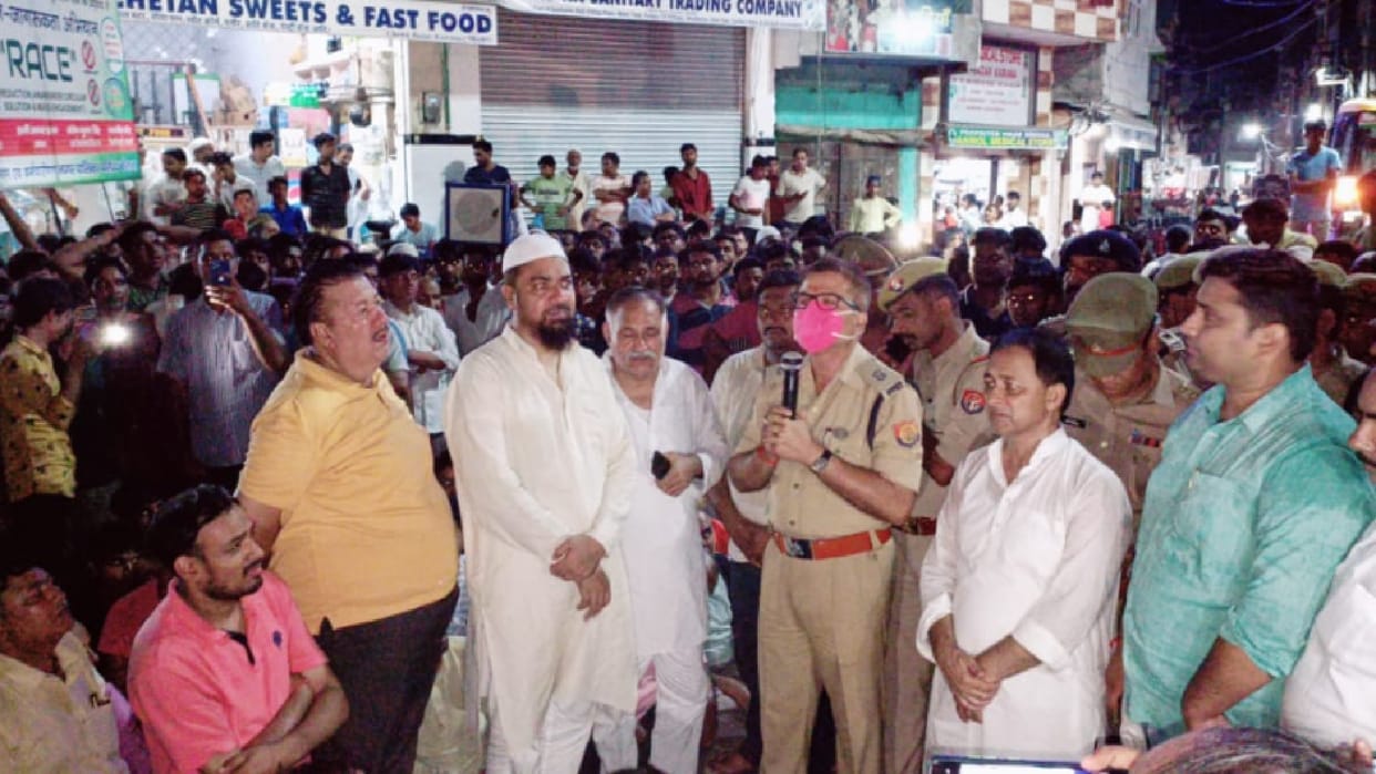 Traders continue to protest in case of theft in temple in Shamli