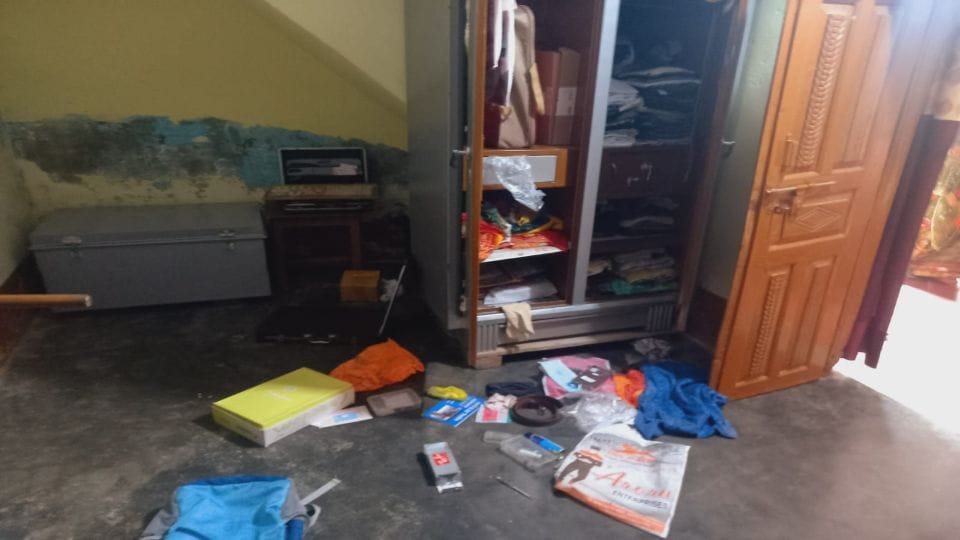 Thieves target policeman house stole jewellery worth rs 60 lakhs including cash in etah