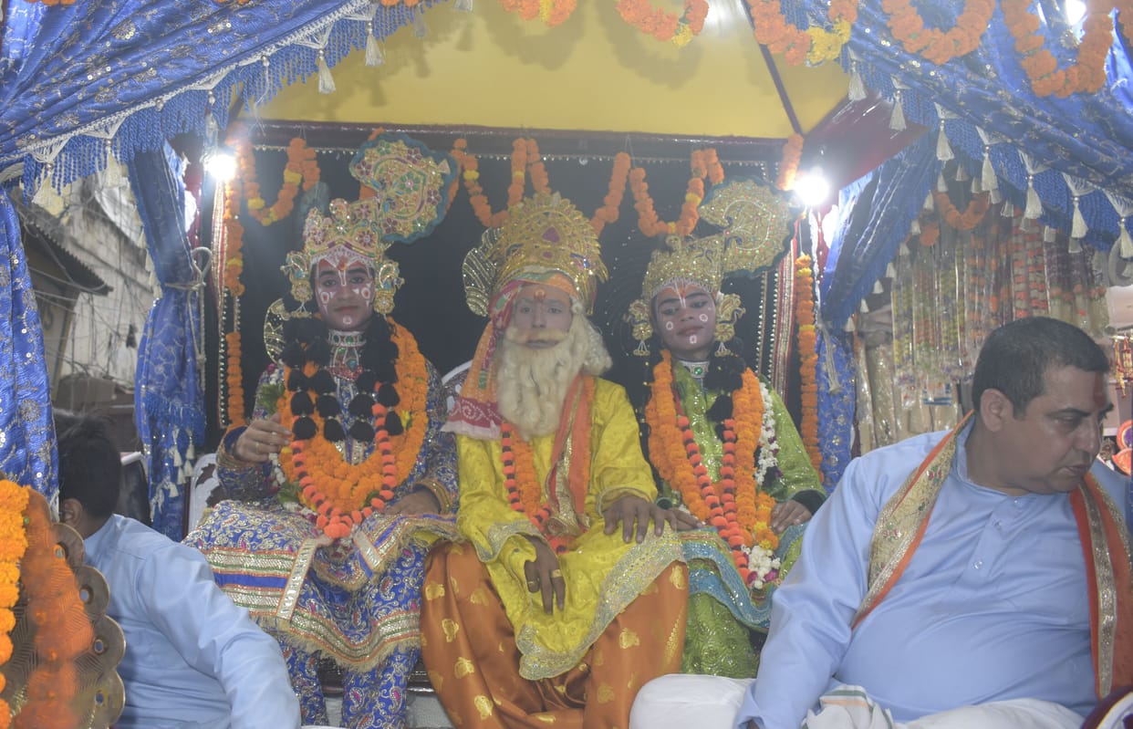 Krishna's throne came out with faith and gaiety