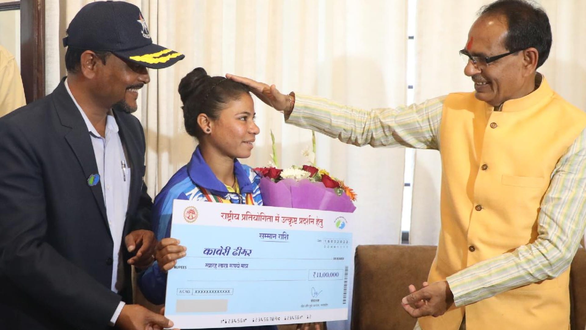 National Sports Day 2022 Canoeing Champion Kaveri Dhimar is Golden Girl From Madhya Pradesh Know More