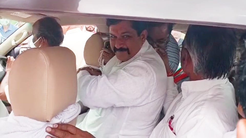 MP KP, who accused Scindia of discrimination, was seen sitting in Scindia's car