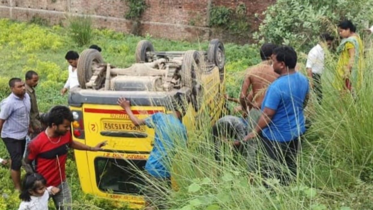 six injured after School van full of children overturns in roadside ditch at Deoria