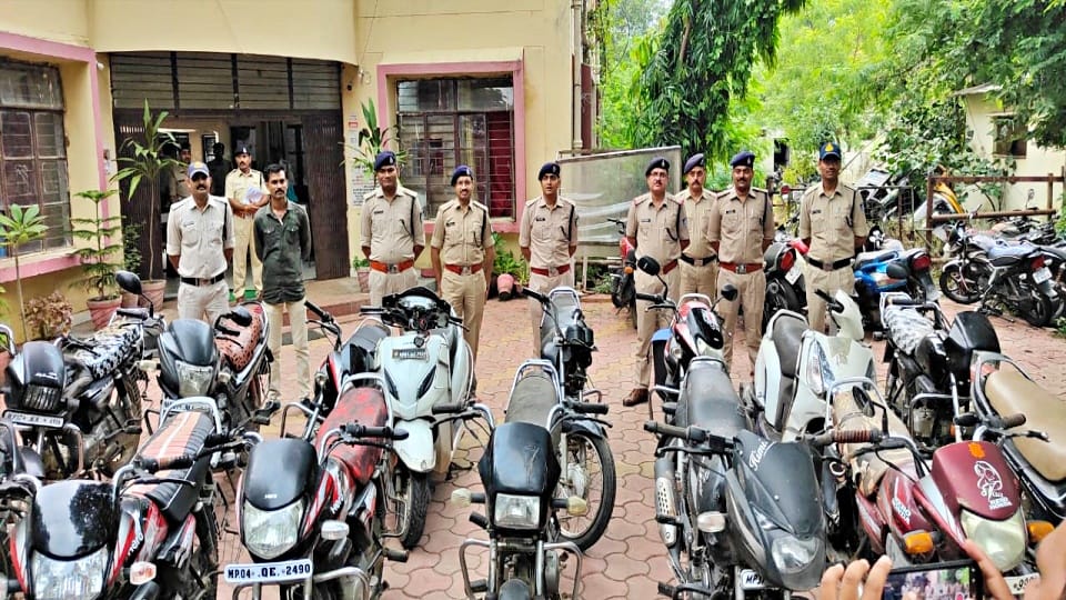 Interstate two wheeler thief gang caught by police in Sehore