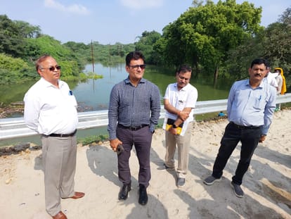 Flood in varanasi Phulwaria Fourlane approach road of collapsed setu nigam committee will investigate today
