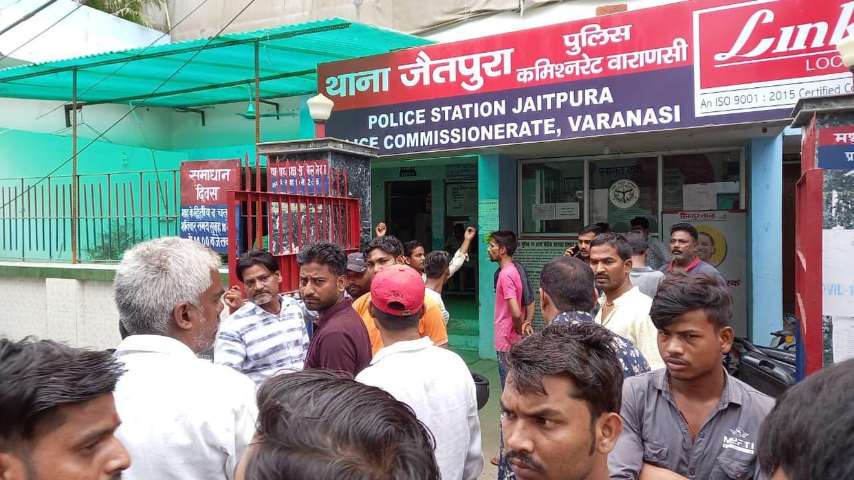 Road Accident in varanasi fruit seller died due to Bullet rider school student hit him