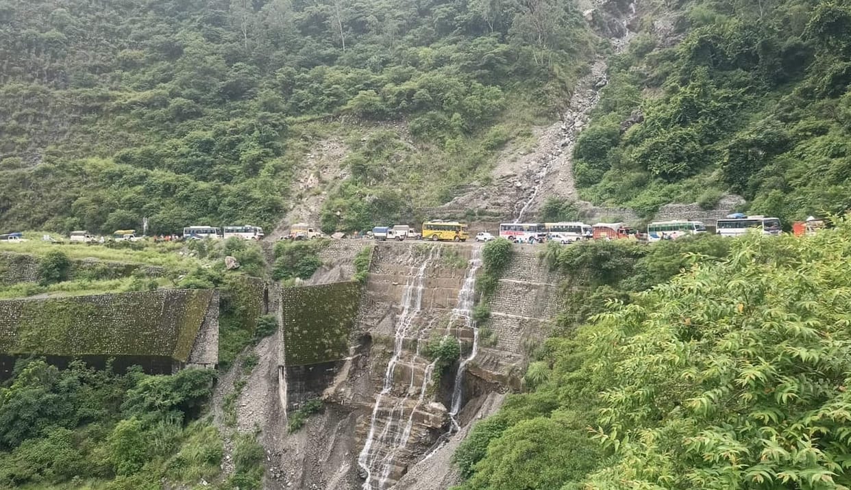 Pilgrims stuck in jam for two and a half hours on Yamunotri pedestrian route