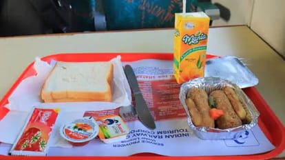 IRCTC: सावन माह तक ट्रेनों और रेलवे स्टेशन पर मिलेगा सिर्फ शाकाहारी खाना, मेन्यू से नॉन वेज गायब IRCTC Only vegetarian food will available on trains and railway stations till month of Sawan,