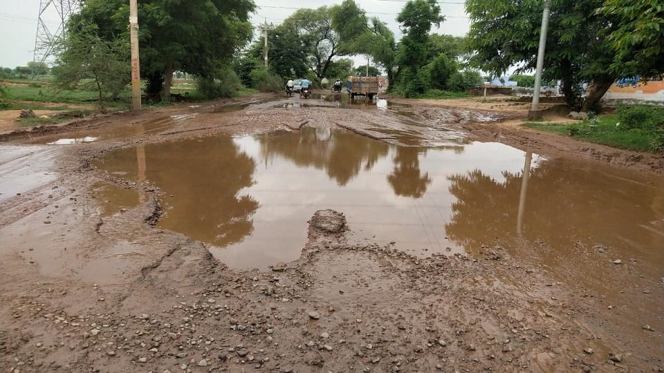 Traveling on route 44 km connecting two national highways is not easy more than 4400 potholes in mathura