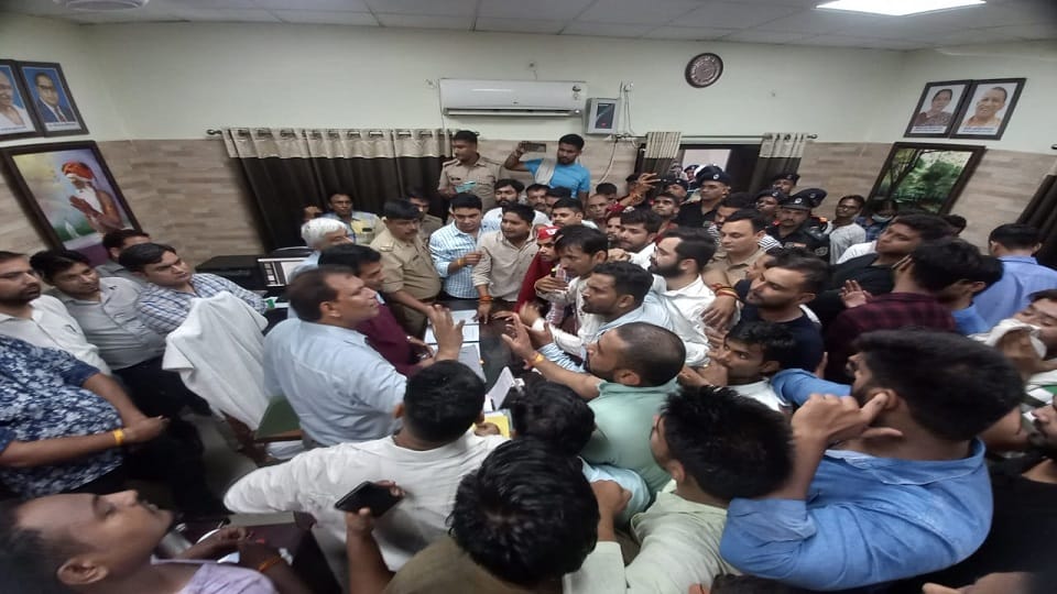 NSUI and SP student assembly performed demand  for  student  union  elections in agra university