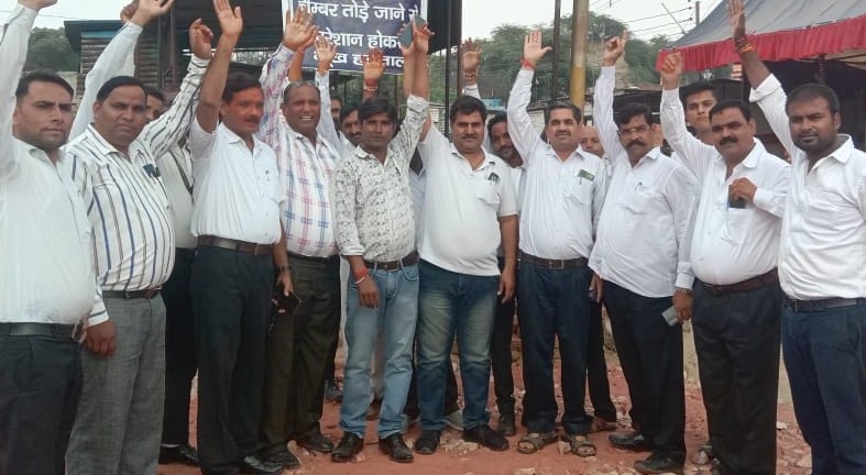 Advocates demonstrated for breaking the chamber