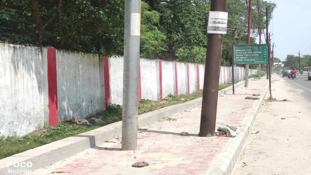 Krantipath built between pillars in Meerut, construction left incomplete due to lack of budget