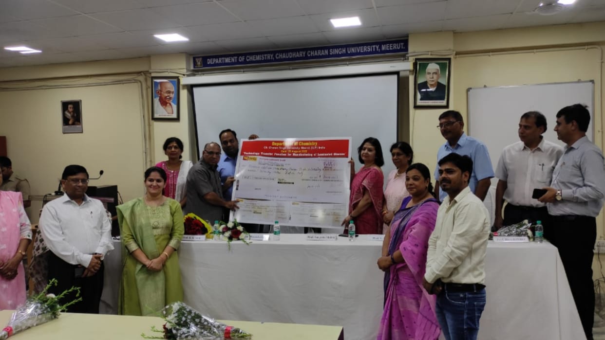 CCSU: interlayer connecting the glass prepared in the Department of Chemistry, got a check of 50 lakhs
