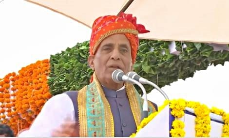 Defense Minister Rajnath Singh inaugurated the 9.6 feet statue of Pannadhay in Udaipur