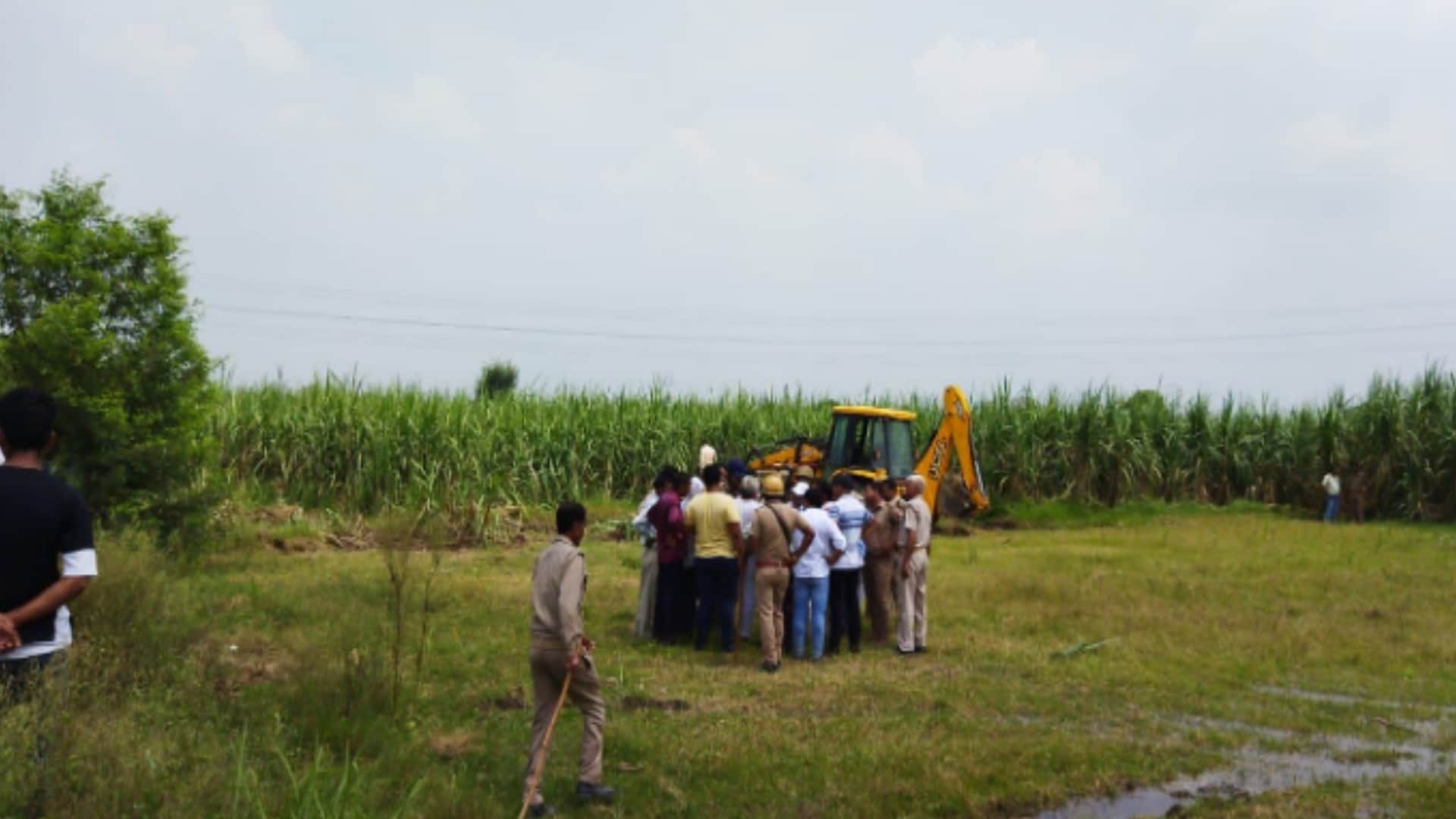 Economic Corridor: Protest against the team that reached Baghpat to grab land, farmers took out the JCB key