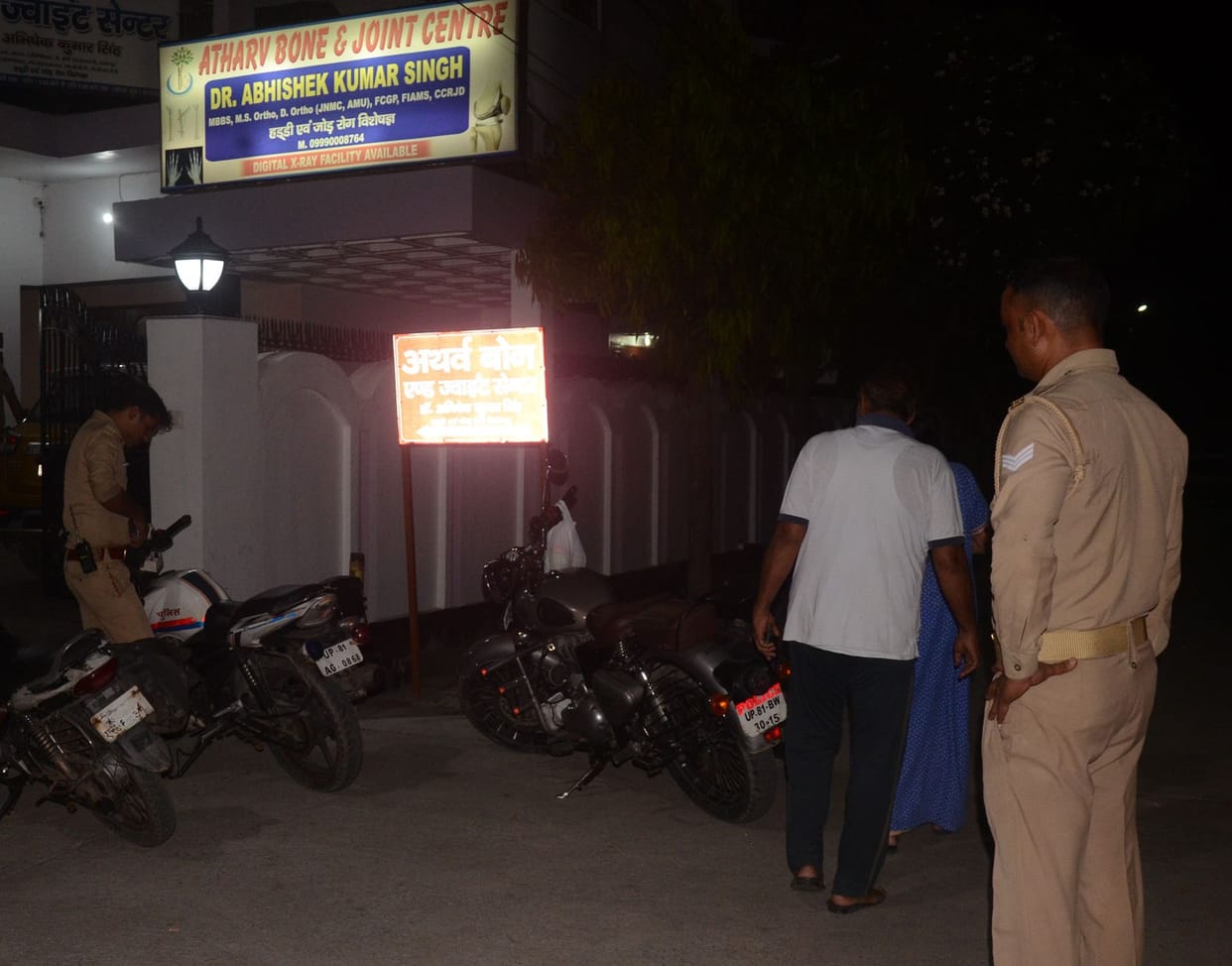 Aligarh Crime: Petrol sprinkled on the girl student, tried to fire