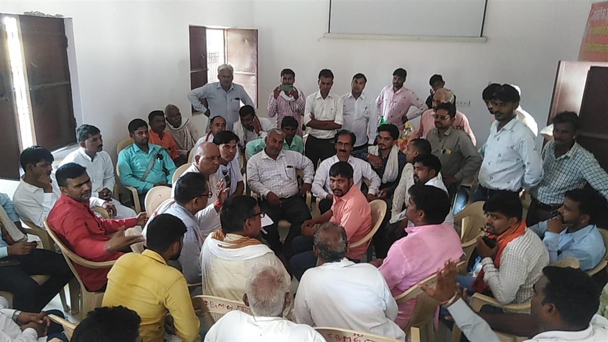 Heads demonstrated at the block office