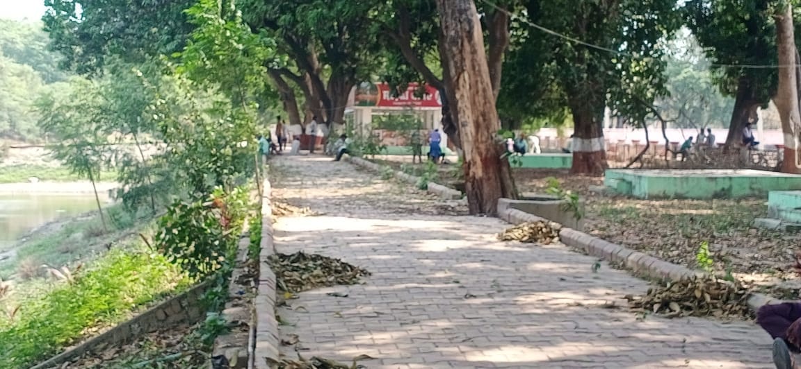 Road built nor canteen run, devotees are getting disappointed
