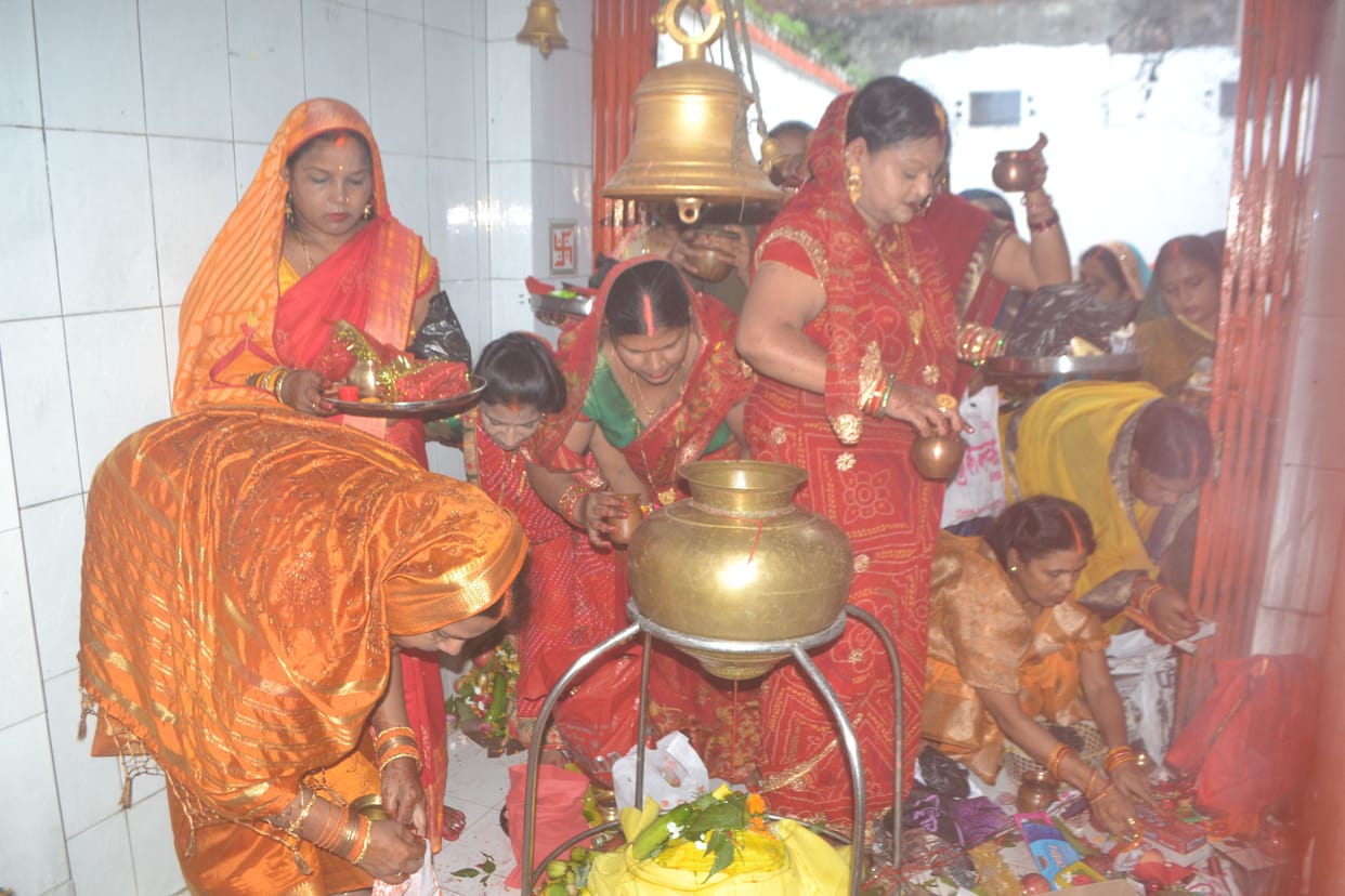 Suhagins fast on Hartalika Teej, wishing for husband's long life