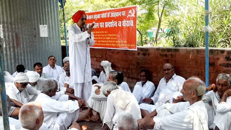 Farmers staged four hour dharna in Bhuna of Haryana