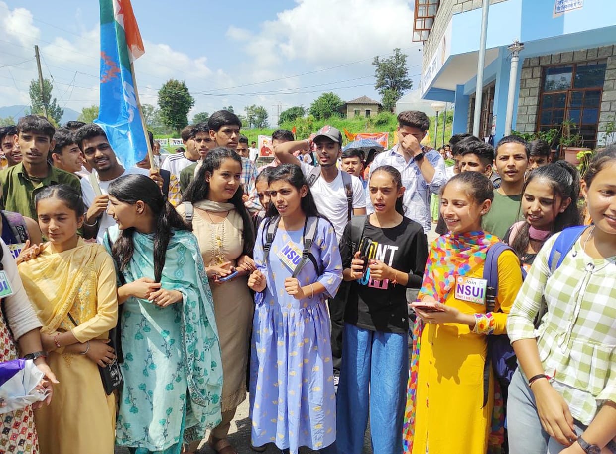 mandi news himachal news All three student organizations roared in Jogindernagar College
