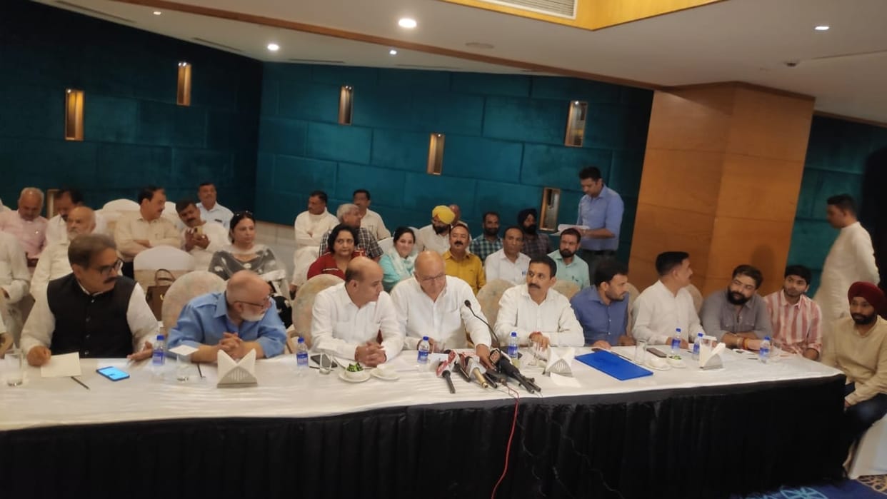 several leaders including former Deputy Chief Minister Tara Chand resigned from Congress in support of azad