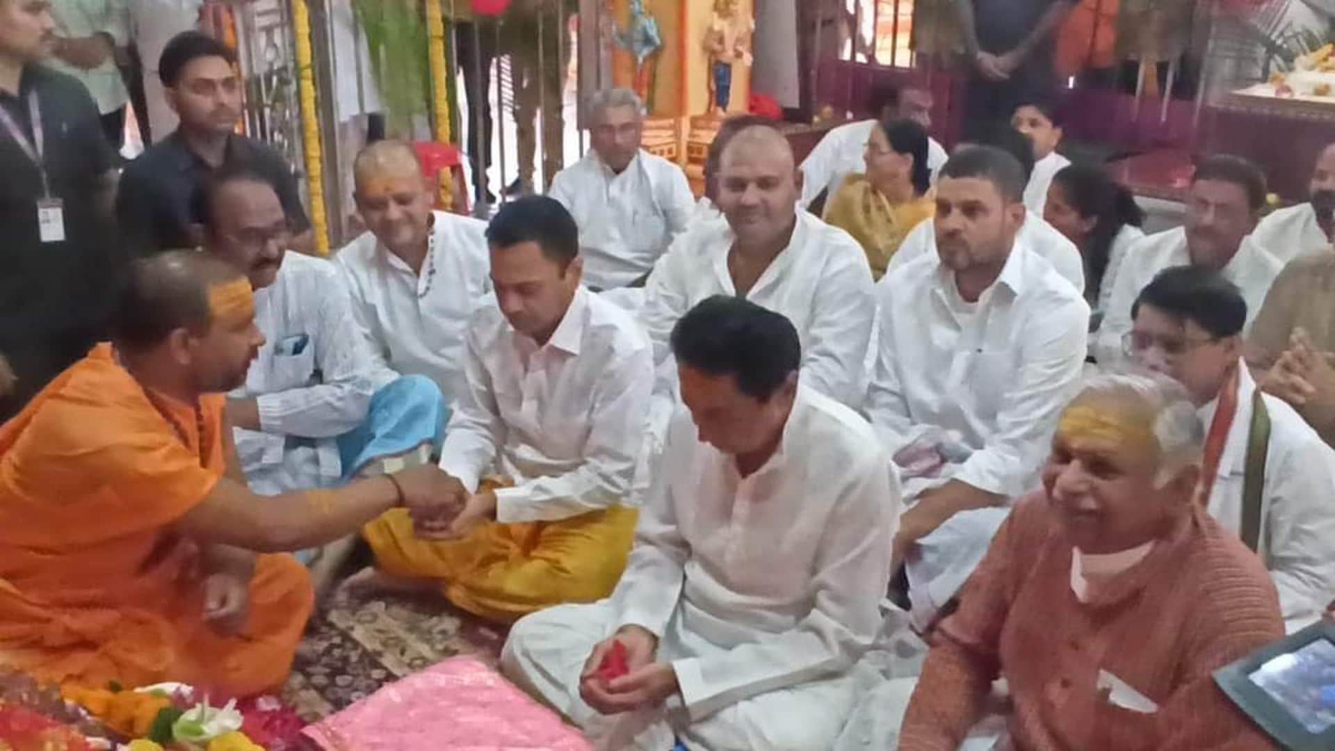झोतेश्वर धाम में पूजा करते कमलनाथ