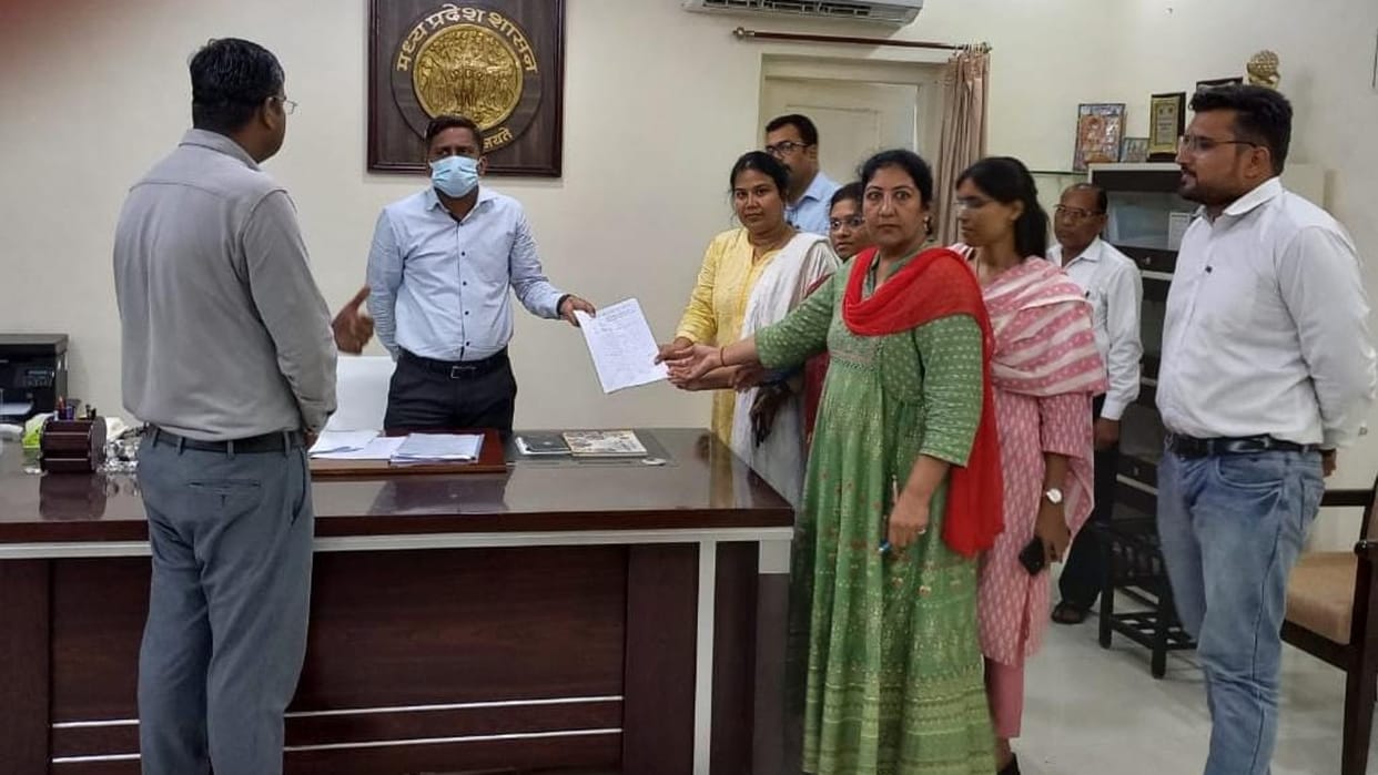 Tehsildar and Naib Tehsildar demanded public apology from Patharia MLA Rambai