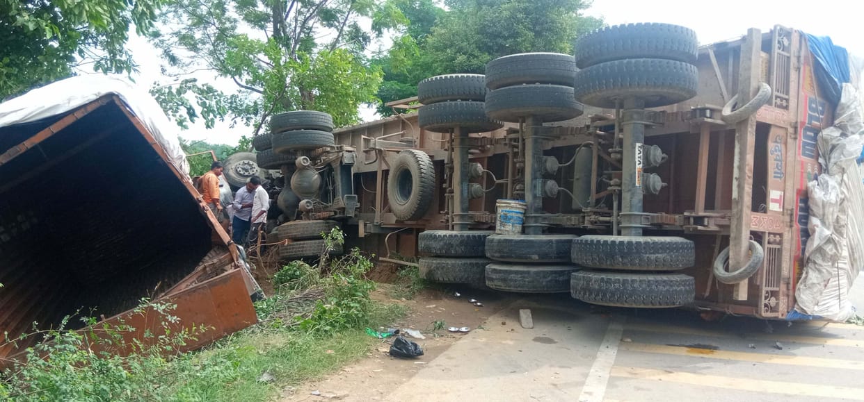 Trailer overturned after colliding with DCM, three injured including driver