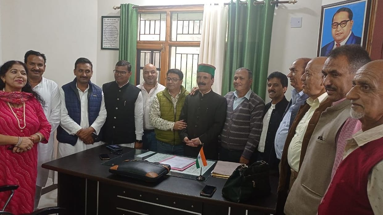 mandi news himachal news 17 applied for Congress ticket in Mandi district