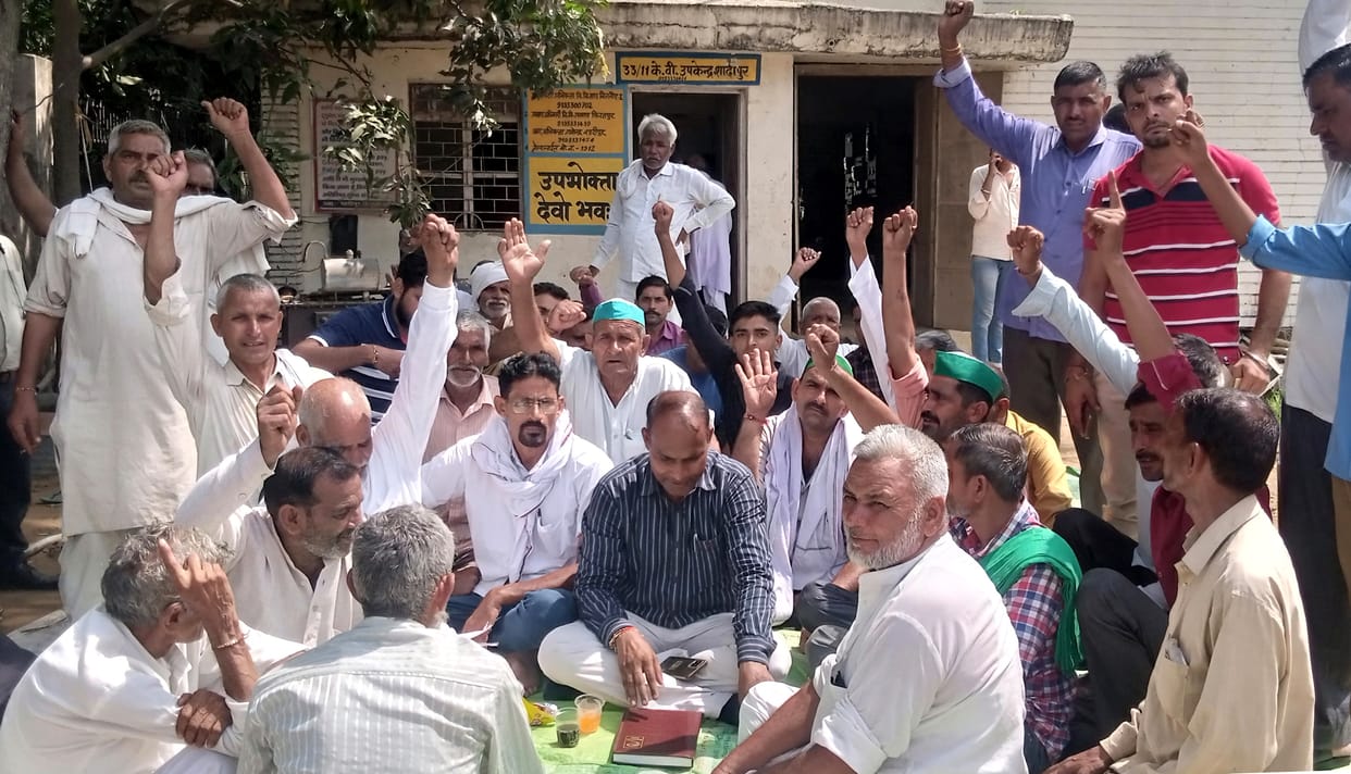 Farmers demonstrated at Shadipur power station