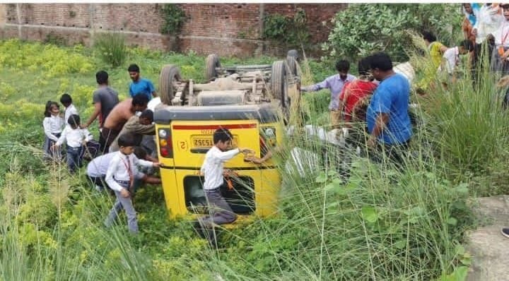 school van fell down from 6 injured