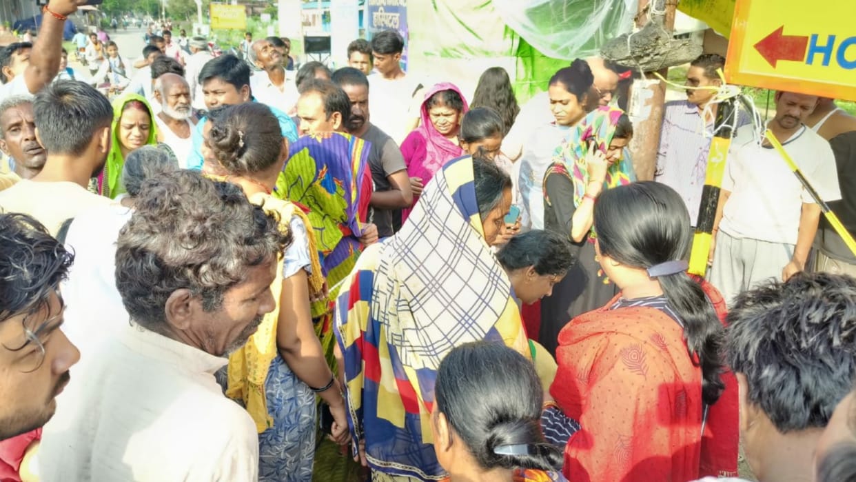Private teacher body found landed in canal at Maharajganj