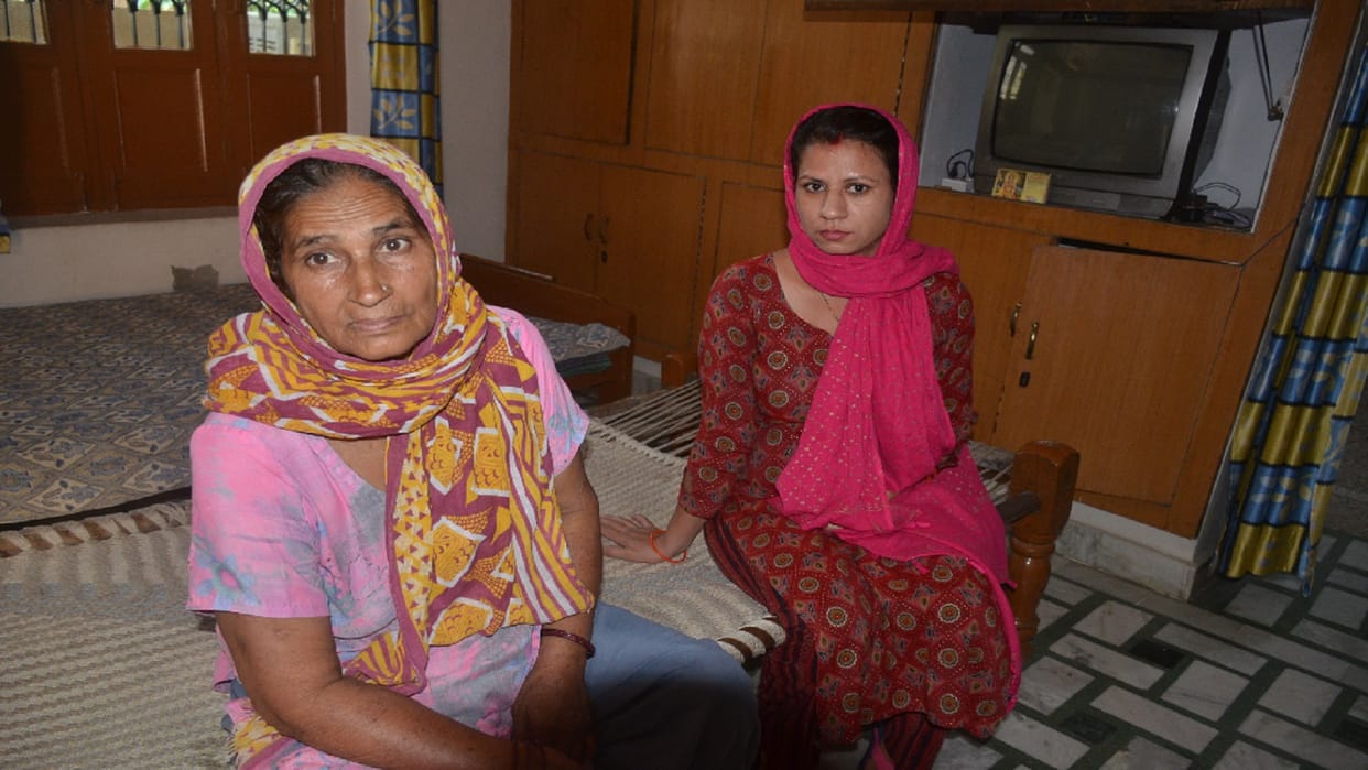 miscreant robbed wife of 50 thousand and gold chain from house of BKU leader in Muzaffarnagar