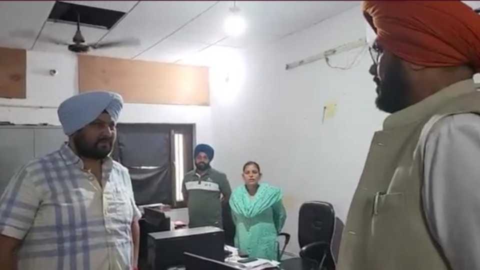 Minister Kuldeep Dhaliwal did surprise inspection of BDPO office in Kapurthala