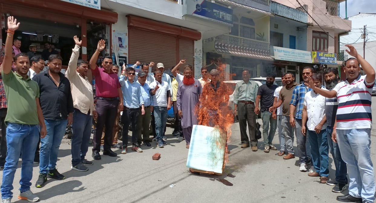 Protest By Congress in Pithauragarh