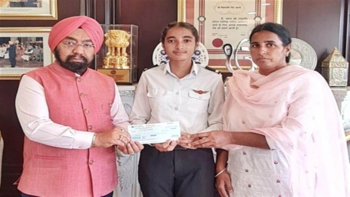 Barnala's Anganwadi worker's daughter became pilot
