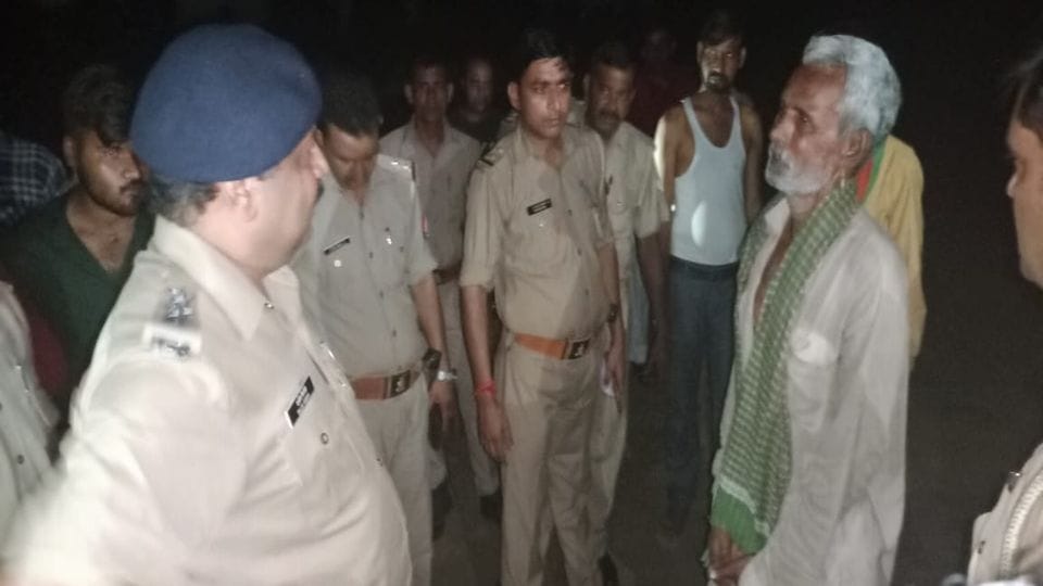 akhil bharat hindu mahasabha workers created ruckus on suspicion of cow slaughter in Agra