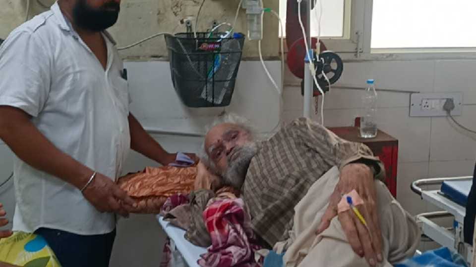 82 Year old Man lying unconscious near his dead son for four days in Mohali