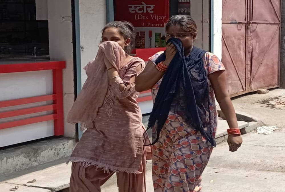 Uttarakhand News: Poisonous chlorine Gas leak from cylinder in rudrapur 34 people admit in hospital photos
